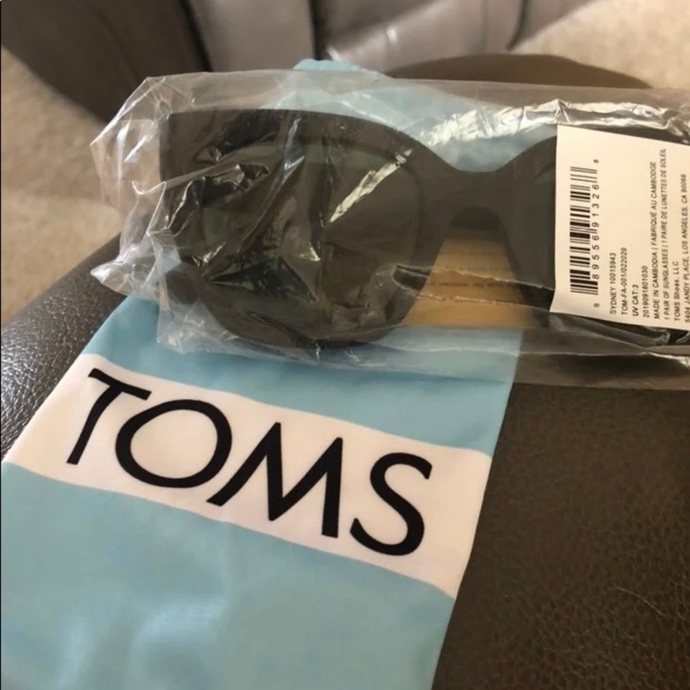 New Women’s  Toms sunglasses 🕶